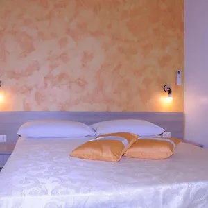 *** Oda ve Kahvaltı La Fenice İtalya